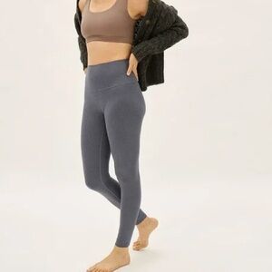 Everlane Perform Ankle Legging